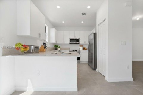 Touwnhouse à louer à Homestead, Floride: 3 chambres, 133.97 m2 № 1999360 - photo 3