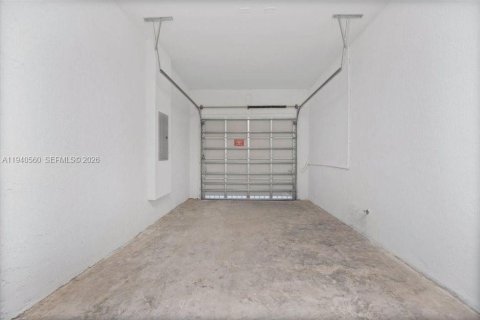 Touwnhouse à louer à Homestead, Floride: 3 chambres, 133.97 m2 № 1999360 - photo 13