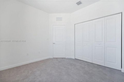 Touwnhouse à louer à Homestead, Floride: 3 chambres, 133.97 m2 № 1999360 - photo 4