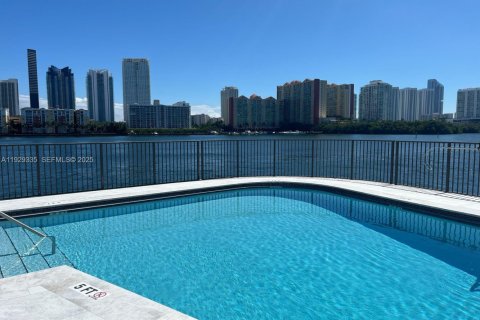 Condo in North Miami Beach, Florida, 2 bedrooms № 1989281 - photo 28