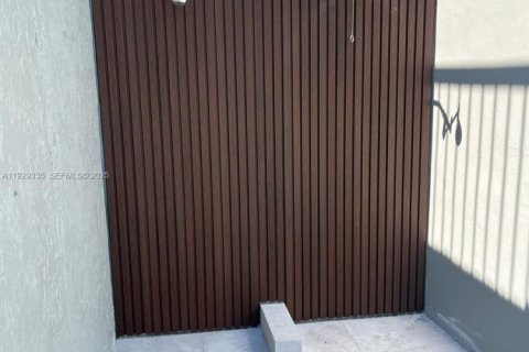 Condo in North Miami Beach, Florida, 2 bedrooms № 1989281 - photo 19