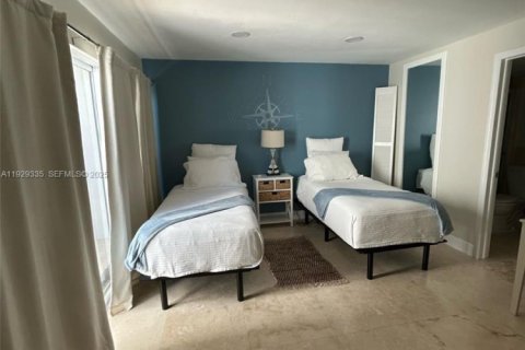 Condo in North Miami Beach, Florida, 2 bedrooms № 1989281 - photo 13