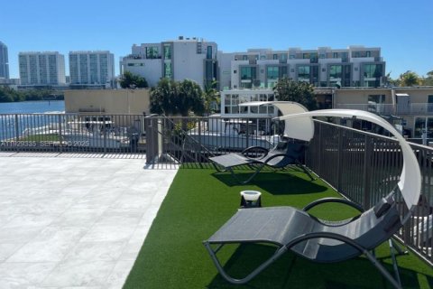 Condo in North Miami Beach, Florida, 2 bedrooms № 1989281 - photo 29