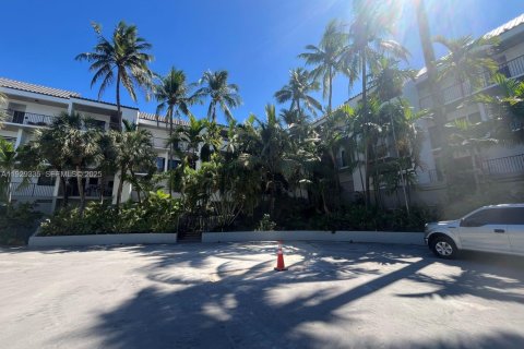 Condo in North Miami Beach, Florida, 2 bedrooms № 1989281 - photo 30