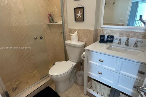 Condo in North Miami Beach, Florida, 2 bedrooms № 1989281 - photo 16