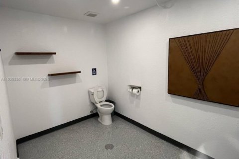 Condo in North Miami Beach, Florida, 2 bedrooms № 1989281 - photo 21