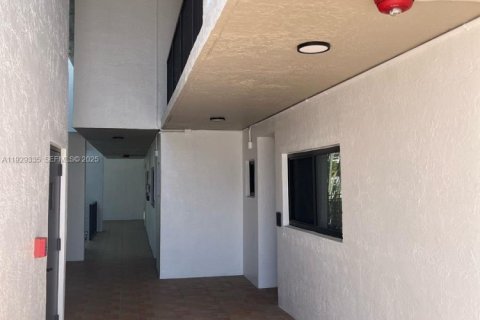 Condo in North Miami Beach, Florida, 2 bedrooms № 1989281 - photo 26