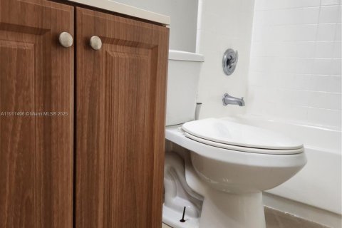 Copropriété à vendre à Tamarac, Floride: 2 chambres, 78.04 m2 № 1967521 - photo 11