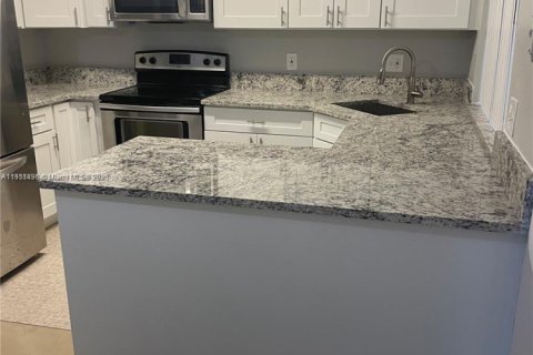 Copropriété à vendre à Tamarac, Floride: 2 chambres, 78.04 m2 № 1967521 - photo 3