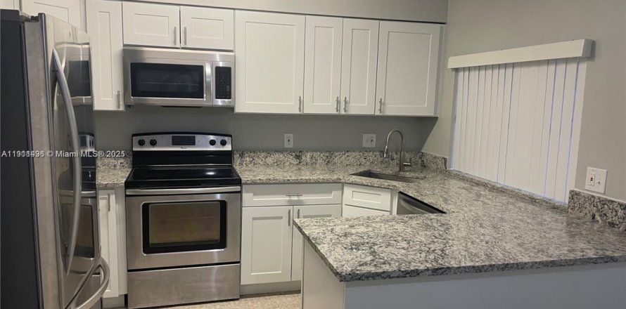 Condo à Tamarac, Floride, 2 chambres № 1967521