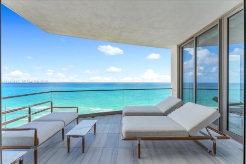 Condo in Sunny Isles Beach, Florida, 4 bedrooms  № 1997957 - photo 14