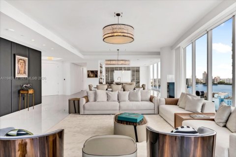 Condo in Sunny Isles Beach, Florida, 4 bedrooms  № 1997957 - photo 6