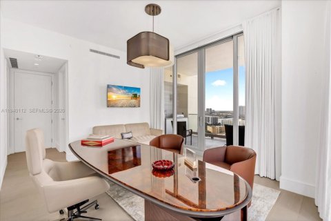 Condo in Sunny Isles Beach, Florida, 4 bedrooms  № 1997957 - photo 22