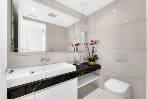 Condo in Sunny Isles Beach, Florida, 4 bedrooms  № 1997957 - photo 20