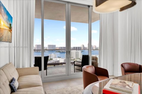 Condo in Sunny Isles Beach, Florida, 4 bedrooms  № 1997957 - photo 23