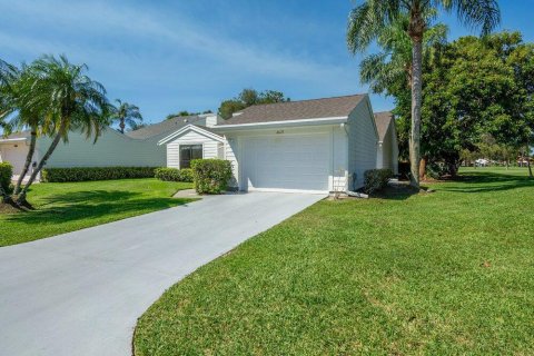 House in Palm Beach Gardens, Florida 2 bedrooms, 165.18 sq.m. № 2082932 - photo 2