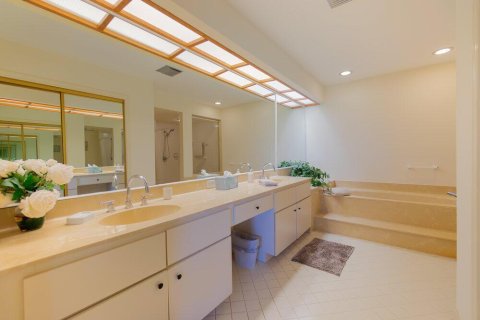 House in Palm Beach Gardens, Florida 2 bedrooms, 165.18 sq.m. № 2082932 - photo 13