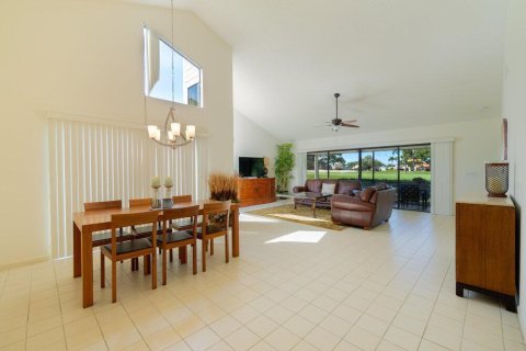 House in Palm Beach Gardens, Florida 2 bedrooms, 165.18 sq.m. № 2082932 - photo 3