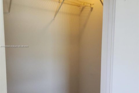 Condominio en alquiler en Tamarac, Florida, 2 dormitorios, 72 m2 № 1952060 - foto 8