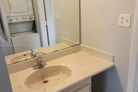 Condominio en alquiler en Tamarac, Florida, 2 dormitorios, 72 m2 № 1952060 - foto 11