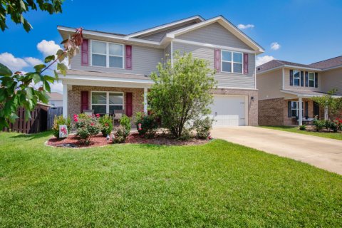 Casa en venta en Crestview, Florida, 5 dormitorios, 238.57 m2 № 562237 - foto 1