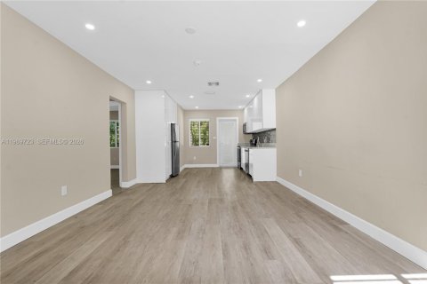 Propiedad comercial en venta en Biscayne Park, Florida, 167.22 m2 № 2032795 - foto 16