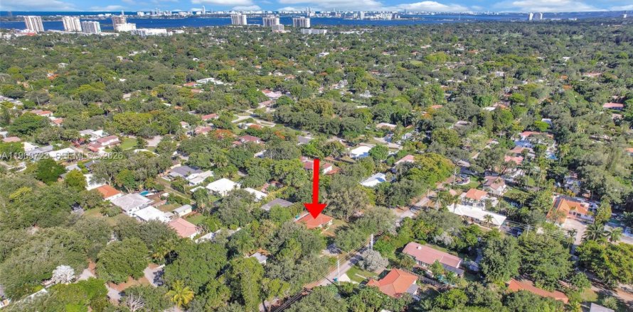 Propiedad comercial en Biscayne Park, Florida 167.22 m2 № 2032795