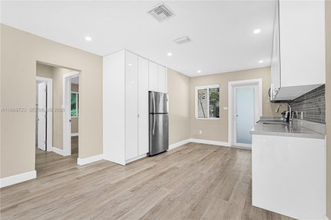 Propiedad comercial en venta en Biscayne Park, Florida, 167.22 m2 № 2032795 - foto 18