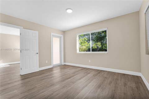 Propiedad comercial en venta en Biscayne Park, Florida, 167.22 m2 № 2032795 - foto 15