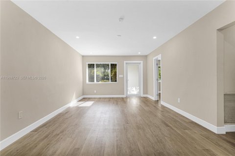 Propiedad comercial en venta en Biscayne Park, Florida, 167.22 m2 № 2032795 - foto 19