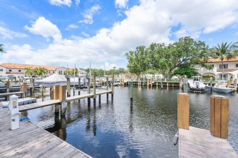 Touwnhouse à vendre à Dania Beach, Floride: 3 chambres, 181.81 m2 № 2087624 - photo 2