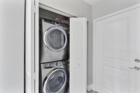 Touwnhouse à vendre à Dania Beach, Floride: 3 chambres, 181.81 m2 № 2087624 - photo 10