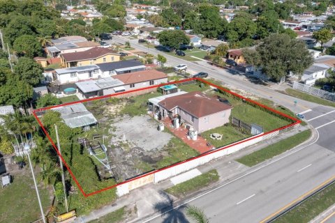 House in Hialeah, Florida 2 bedrooms, 76.64 sq.m. № 1860185 - photo 27