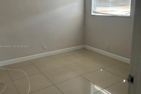 Villa ou maison à louer à North Lauderdale, Floride: 3 chambres, 393.35 m2 № 2044822 - photo 9