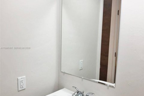 Villa ou maison à louer à North Lauderdale, Floride: 3 chambres, 393.35 m2 № 2044822 - photo 5