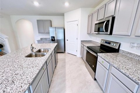 House in Saint Cloud, Florida 5 bedrooms, 241.64 sq.m. № 1780882 - photo 8