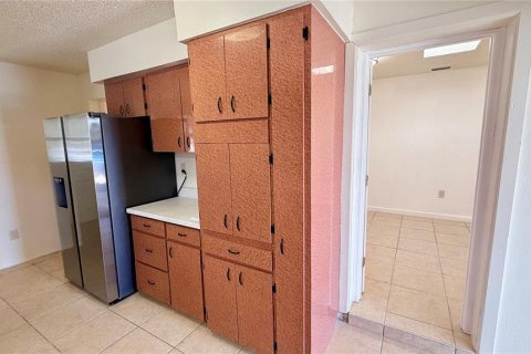 Villa ou maison à louer à Sarasota, Floride: 2 chambres, 60.39 m2 № 2378291 - photo 6
