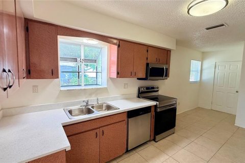 Villa ou maison à louer à Sarasota, Floride: 2 chambres, 60.39 m2 № 2378291 - photo 5