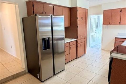 Villa ou maison à louer à Sarasota, Floride: 2 chambres, 60.39 m2 № 2378291 - photo 10