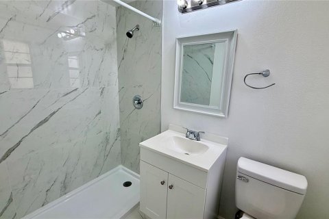 Villa ou maison à louer à Sarasota, Floride: 2 chambres, 60.39 m2 № 2378291 - photo 14