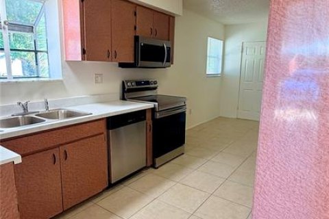 Villa ou maison à louer à Sarasota, Floride: 2 chambres, 60.39 m2 № 2378291 - photo 4