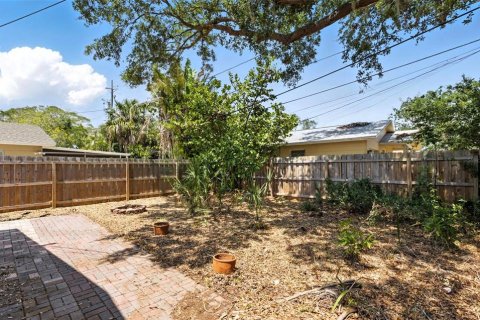 House in Saint Petersburg, Florida 2 bedrooms, 74.69 sq.m. № 1725198 - photo 8