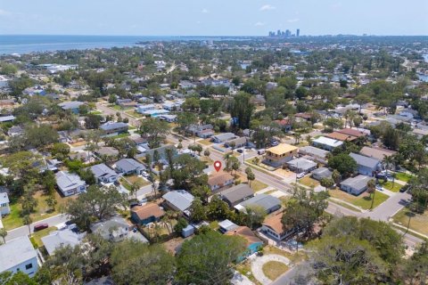 House in Saint Petersburg, Florida 2 bedrooms, 74.69 sq.m. № 1725198 - photo 13
