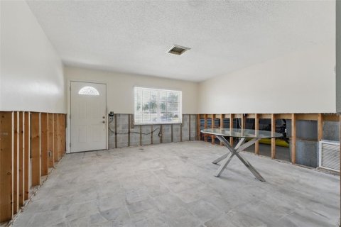 House in Saint Petersburg, Florida 2 bedrooms, 74.69 sq.m. № 1725198 - photo 2