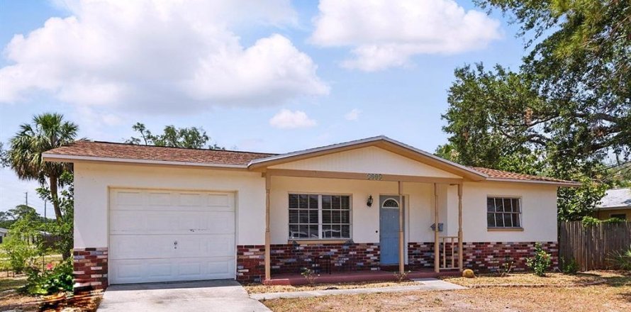 House in Saint Petersburg, Florida 2 bedrooms, 74.69 sq.m. № 1725198