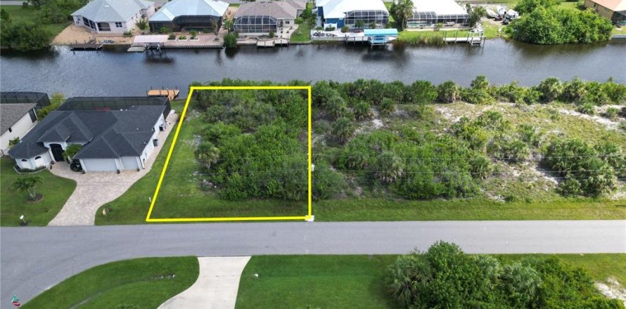 Land in Port Charlotte, Florida № 1845048