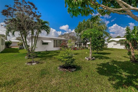 House in Tamarac, Florida 2 bedrooms, 134.06 sq.m. № 1160357 - photo 1