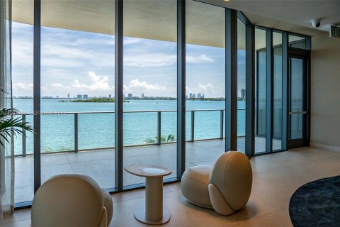 Condo in Miami, Florida, 3 bedrooms  № 2043002 - photo 2