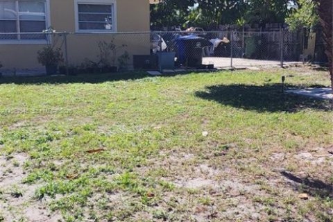 Villa ou maison à louer à Fort Lauderdale, Floride: 2 chambres, 125.98 m2 № 2023944 - photo 11