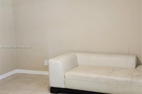 Villa ou maison à louer à Fort Lauderdale, Floride: 2 chambres, 125.98 m2 № 2023944 - photo 8